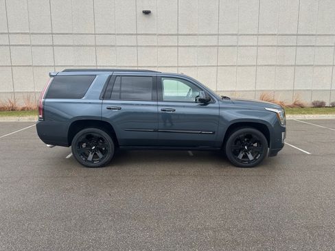 Used 2019 Cadillac Escalade Platinum image 2