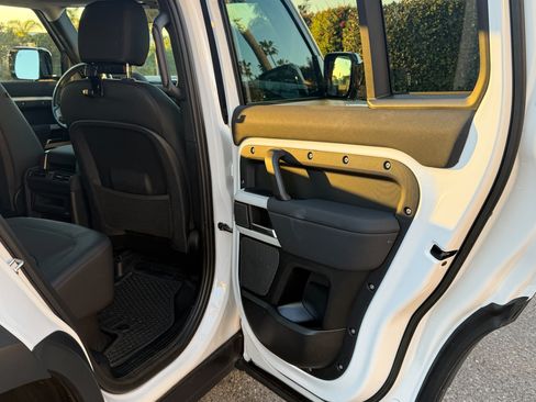 Used 2023 Land Rover Defender 110 S image 17