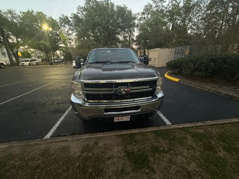 Used 2011 Chevrolet Silverado 3500 LT image 2