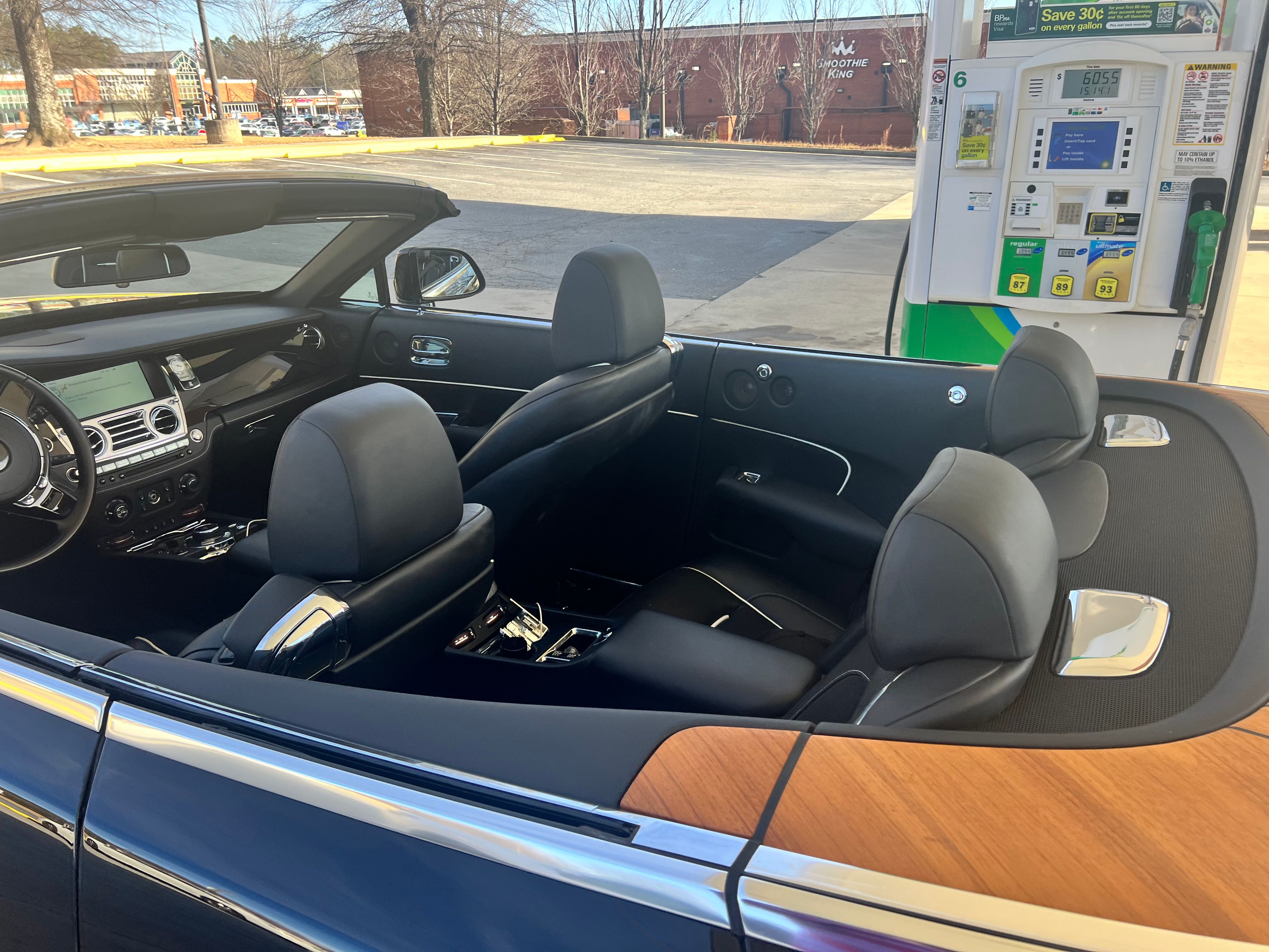 Used 2016 Rolls-Royce Dawn RWD image 11