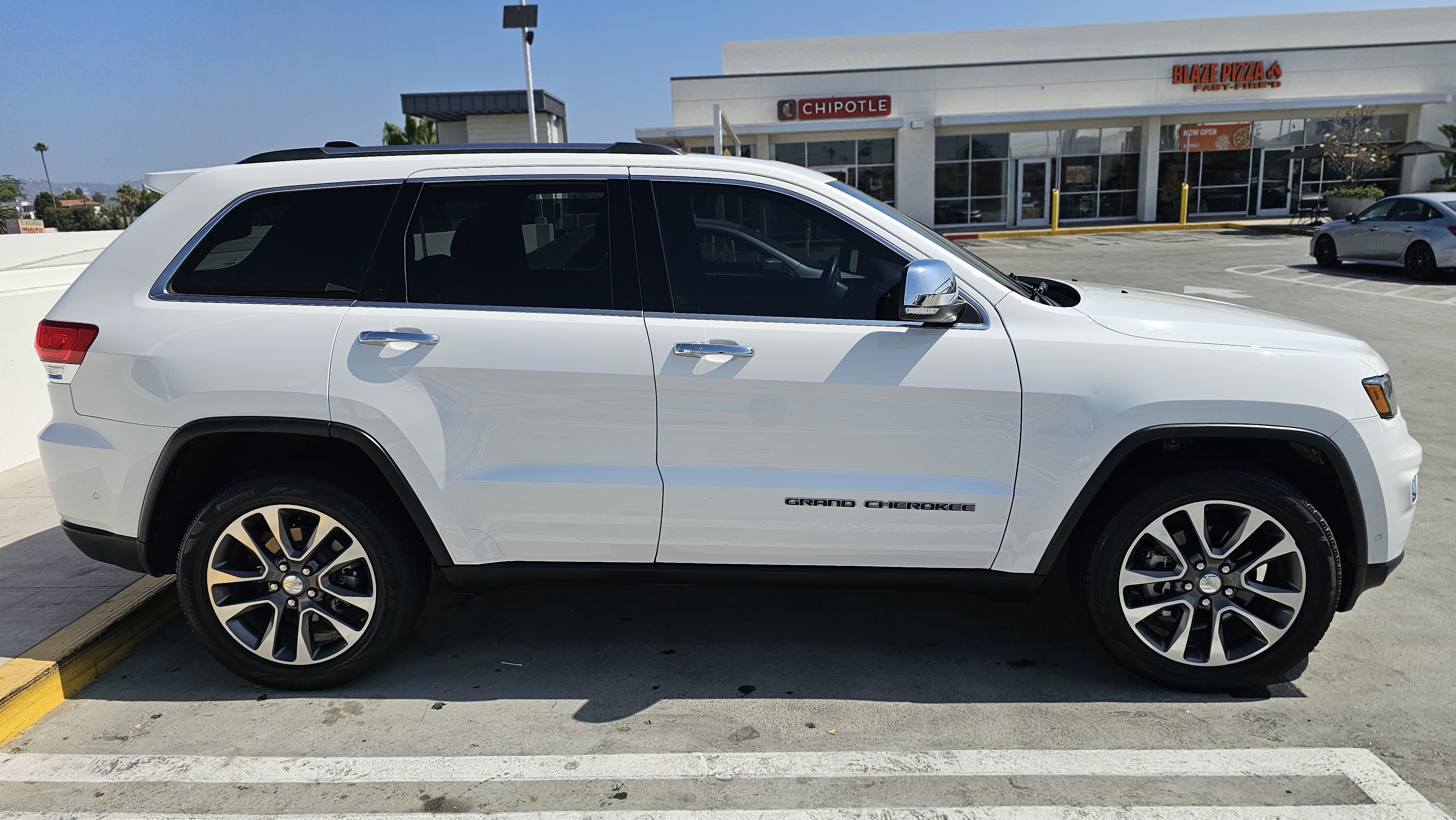 Used 2018 Jeep Grand Cherokee Limited w/ Luxury Group II AWD/4WD image 8