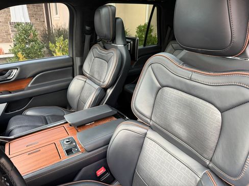 Used 2022 Lincoln Navigator Black Label image 23