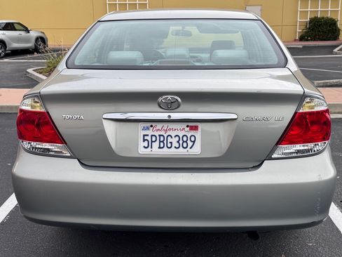 Used 2005 Toyota Camry LE image 2