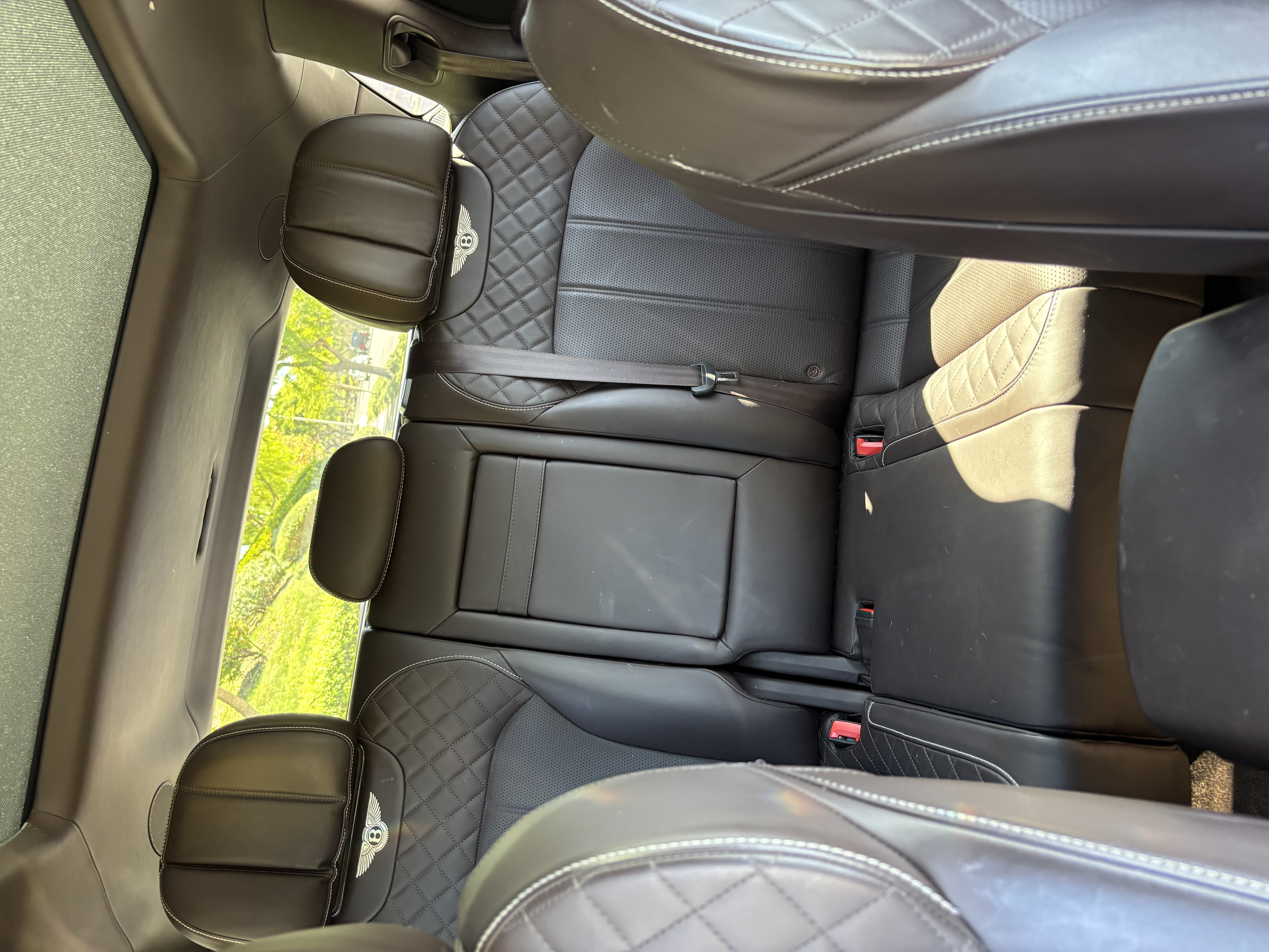Used 2018 Bentley Bentayga AWD/4WD image 15