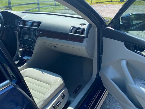 Used 2013 Volkswagen Passat TDI SEL Premium image 20