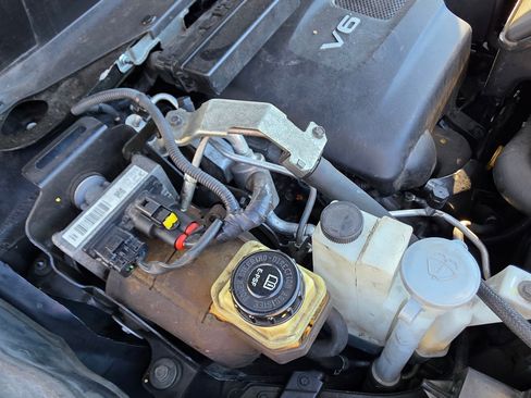 Used 2018 Nissan Pathfinder SV image 14