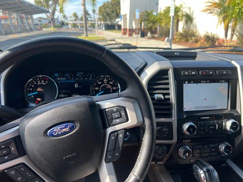Used 2018 Ford F150 Lariat w/ Equipment Group 502A Luxury AWD/4WD image 26