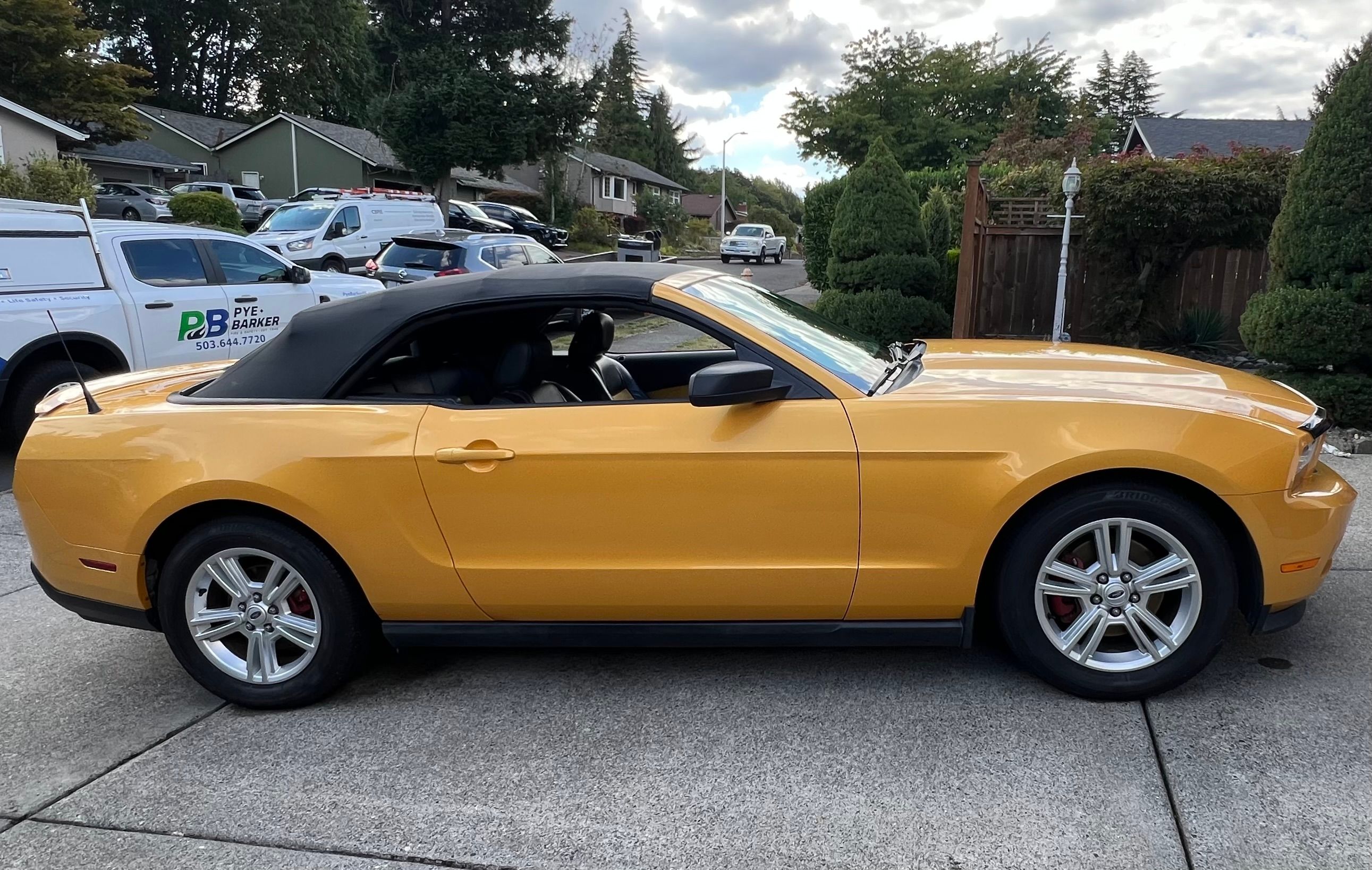 Used 2011 Ford Mustang Premium RWD image 6
