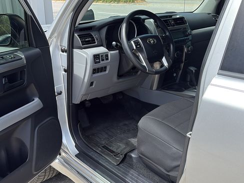 Used 2012 Toyota 4Runner SR5 AWD/4WD image 12