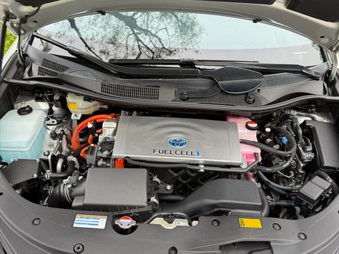 Used 2017 Toyota Mirai FWD image 19