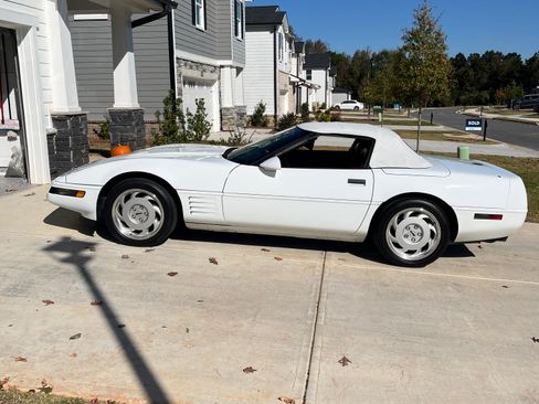Used 1992 Chevrolet Corvette Convertible image 4