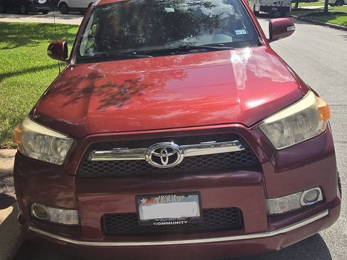 Used 2012 Toyota 4Runner SR5 AWD/4WD image 5