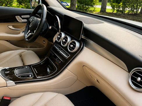 Used 2020 Mercedes-Benz GLC 300 image 10