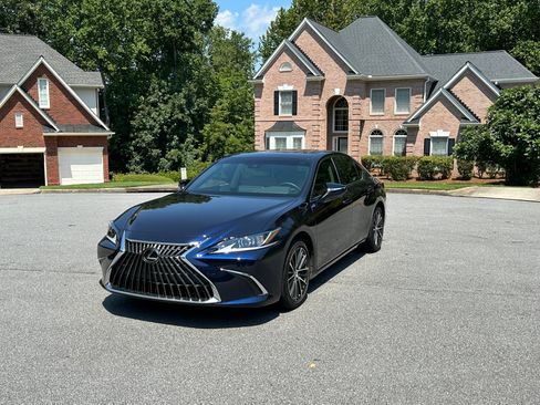 Used 2025 Lexus ES 350 w/ Premium Package FWD image 2