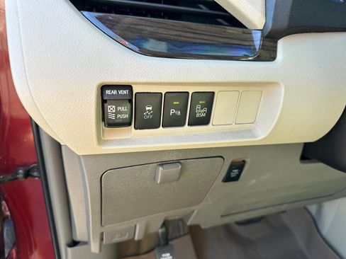 Used 2015 Toyota Sienna XLE w/ XLE Navigation Package AWD/4WD image 20