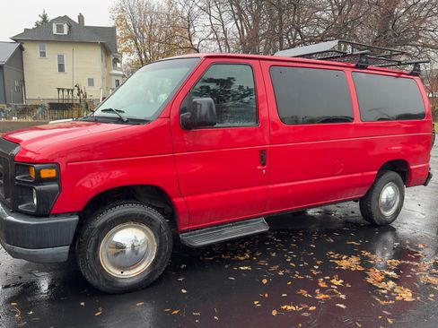 Used 2011 Ford E-150 and Econoline 150 Wagon RWD image 1