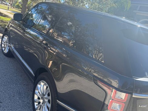 Used 2015 Land Rover Range Rover HSE image 4