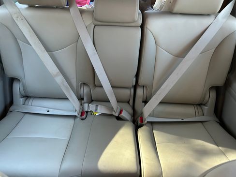 Used 2014 Toyota Prius V Five image 11