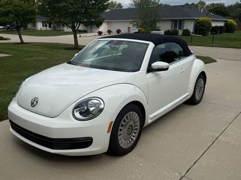 Used 2013 Volkswagen Beetle 2.5 FWD image 1