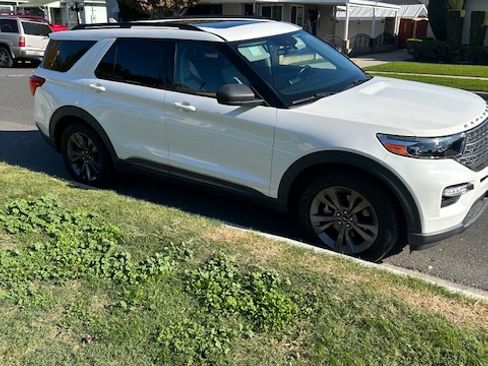 Used 2021 Ford Explorer XLT w/ Equipment Group 202A image 1