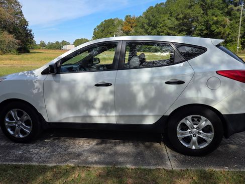 Used 2011 Hyundai Tucson GL image 6