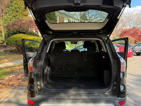 Used 2017 Ford Escape SE image 16