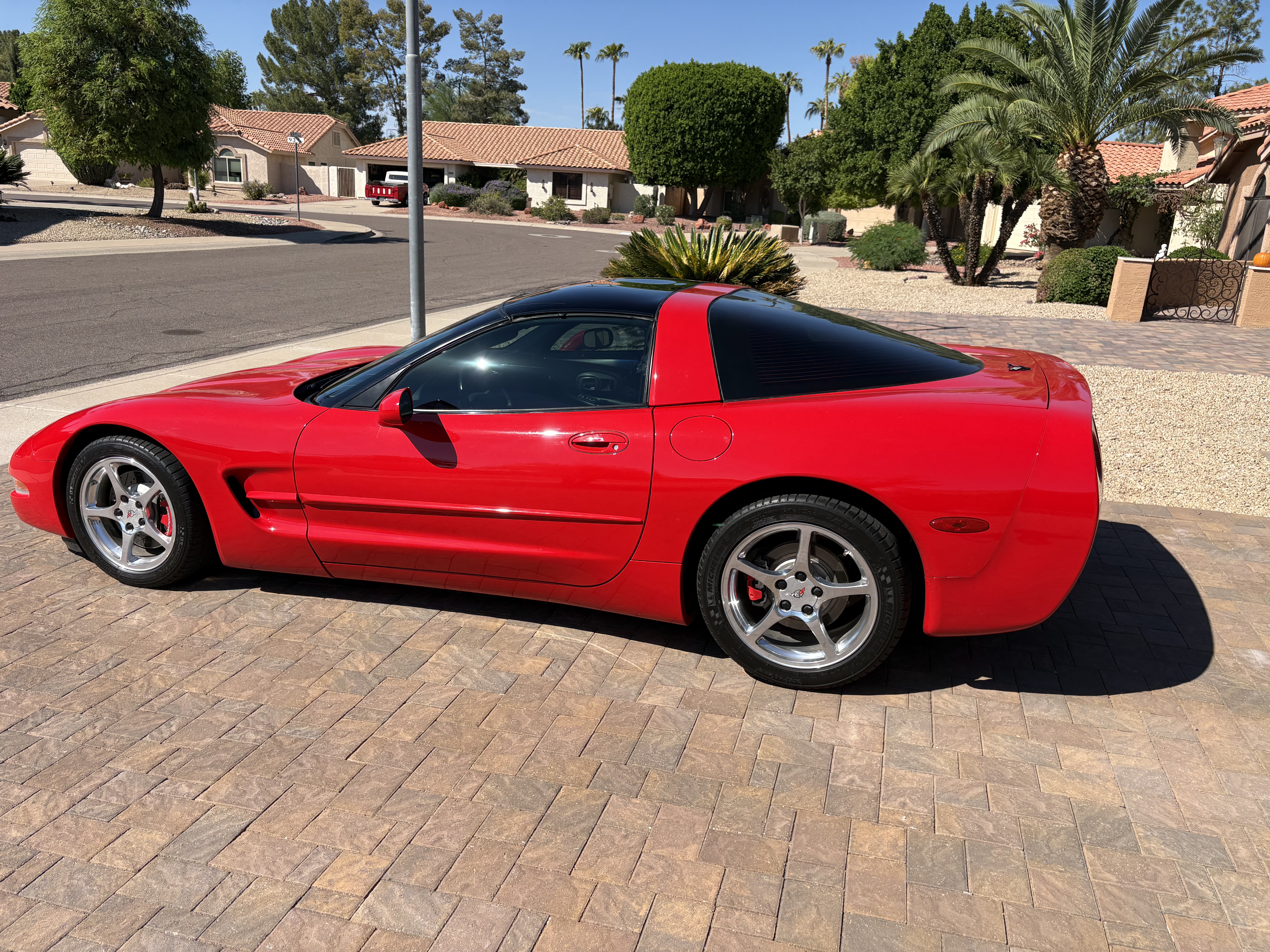 Used 2001 Chevrolet Corvette Coupe w/ Preferred Equipment Group2 RWD image 2