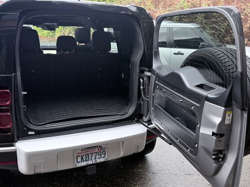 Used 2023 Land Rover Defender 110 S image 10