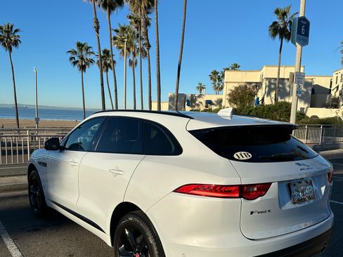 Used 2018 Jaguar F-PACE R-Sport image 8