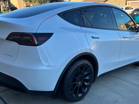 Used 2023 Tesla Model Y Long Range image 5