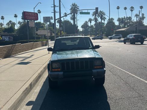 Used 1999 Jeep Cherokee Sport image 6