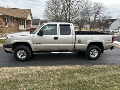 Used 2005 Chevrolet Silverado 2500 LS w/ Snow Plow Prep Package image 1
