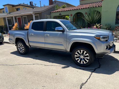 Used 2021 Toyota Tacoma Limited RWD image 5