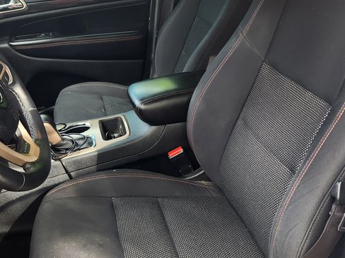 Used 2017 Jeep Grand Cherokee Laredo AWD/4WD image 12