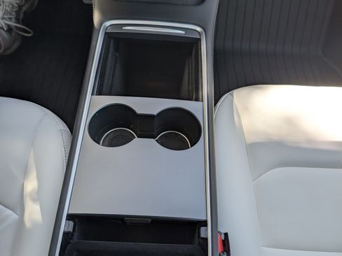 Used 2021 Tesla Model Y Performance image 26