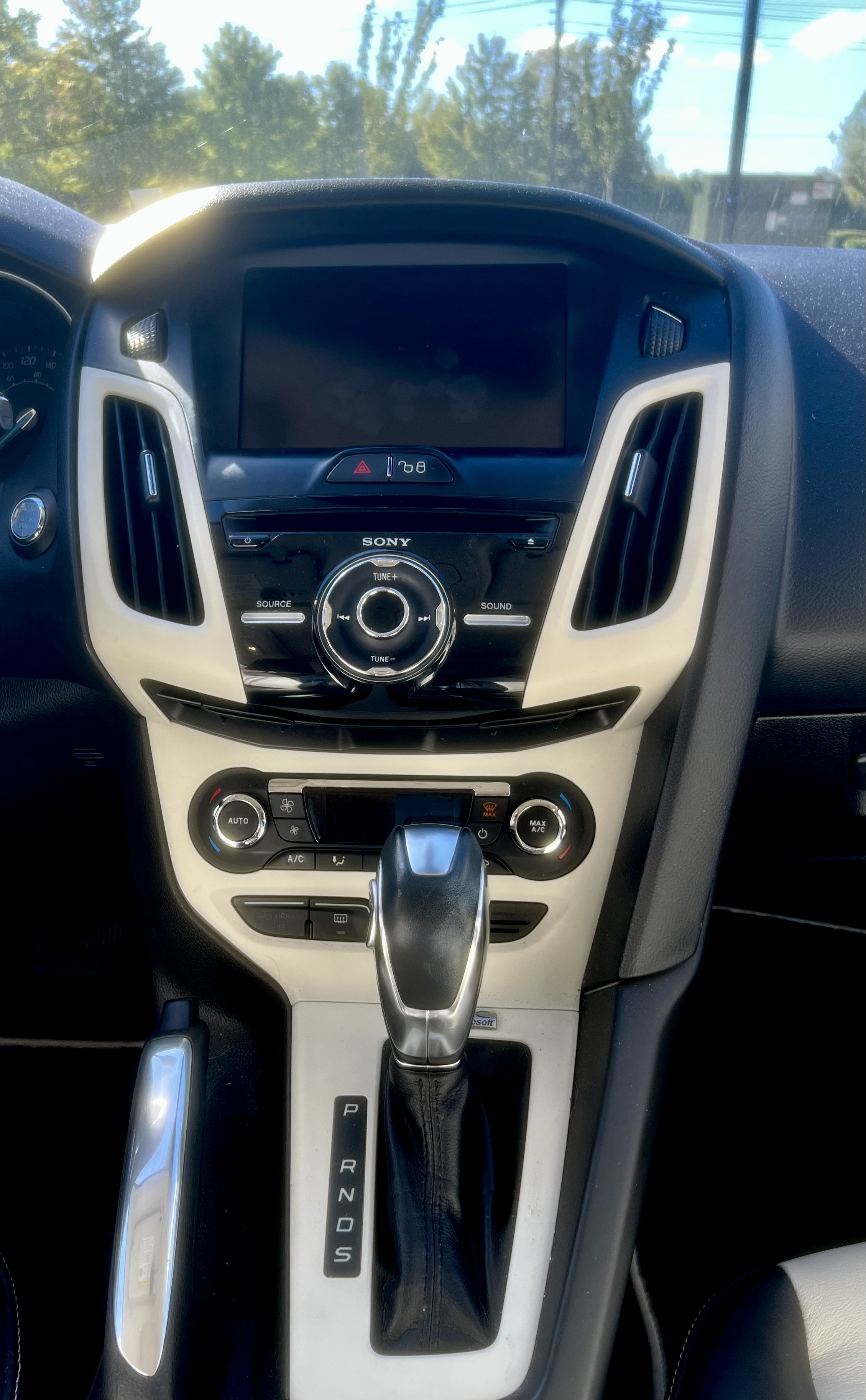 Used 2012 Ford Focus Titanium FWD image 12