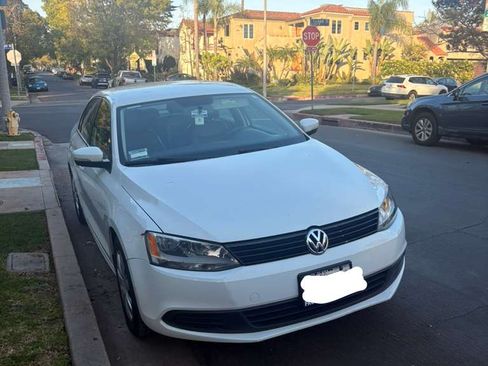 Used 2014 Volkswagen Jetta SE image 2