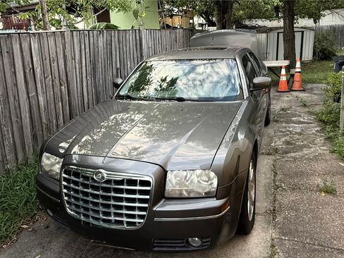 Used 2008 Chrysler 300 Touring RWD image 1
