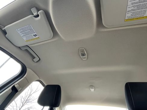 Used 2012 Ford Focus SE w/ SE Winter Pkg image 16