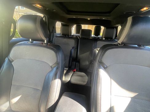 Used 2017 Ford Explorer XLT w/ Equipment Group 202A image 6
