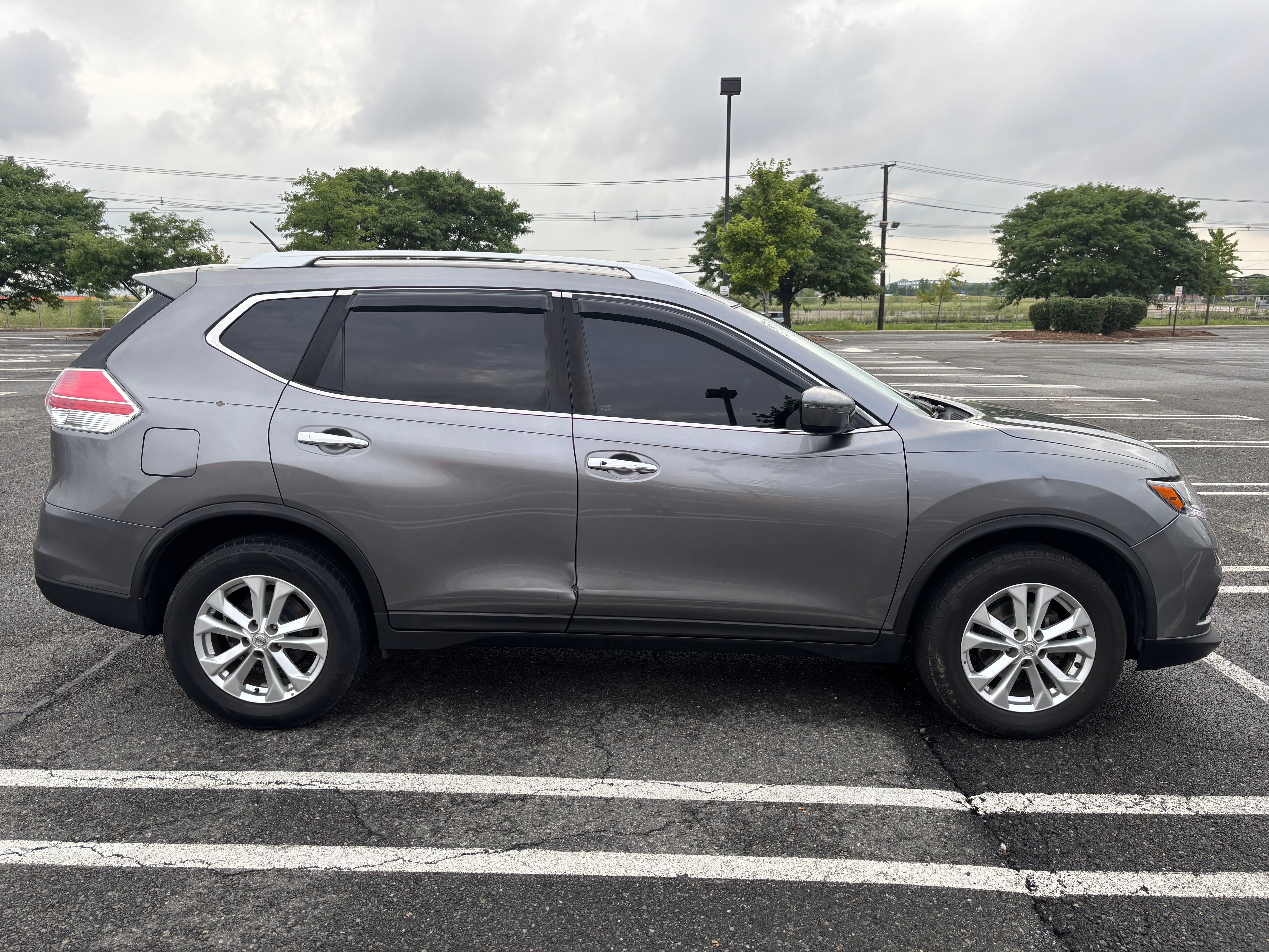 Used 2016 Nissan Rogue SV AWD/4WD image 6
