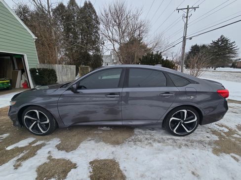 Used 2018 Honda Accord Sport image 5