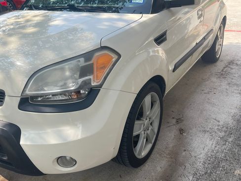 Used 2010 Kia Soul ! FWD image 5