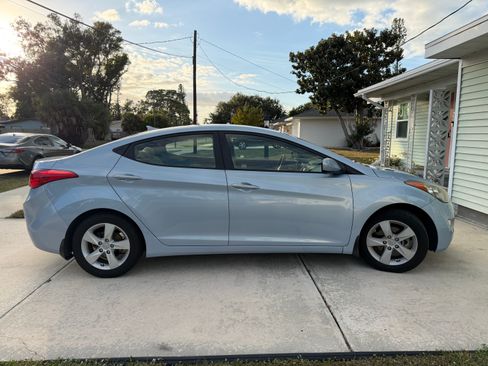 Used 2013 Hyundai Elantra GLS w/ Preferred Pkg image 4