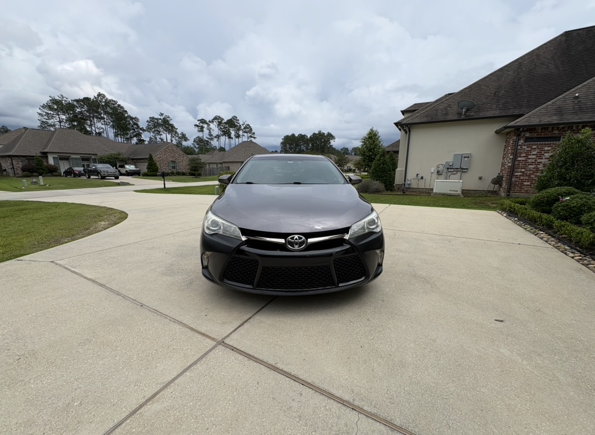 Used 2015 Toyota Camry SE w/ Moonroof Package FWD image 1