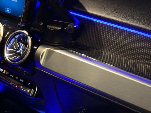 Used 2022 Mercedes-Benz GLB 250 250 Sport Utility 4D image 10