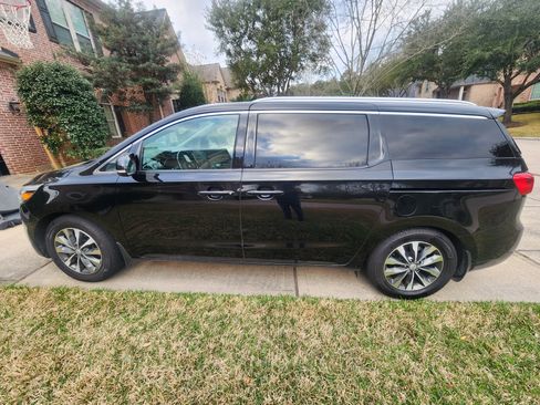 Used 2016 Kia Sedona SX image 1