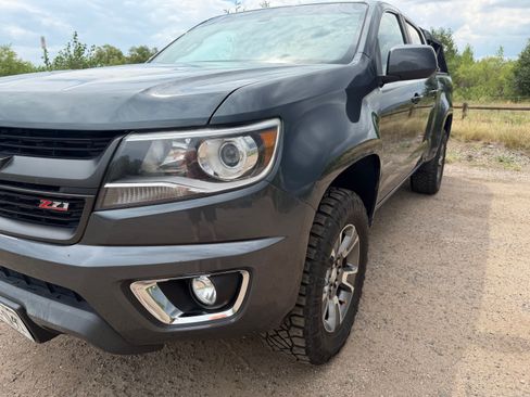 Used 2015 Chevrolet Colorado Z71 w/ LPO, Gearon Divider Package AWD/4WD image 8