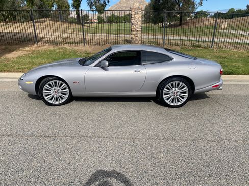 Used 2003 Jaguar XK8 Coupe image 9