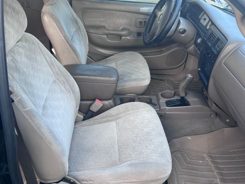 Used 2002 Toyota Tacoma PreRunner RWD image 10